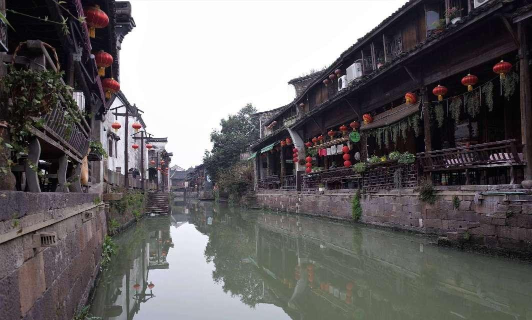 为什么理发店上班那种混社会的小混混纹身的那种男生 喜欢比自己幼稚的社会经验少的女生?-专业知识问答网页